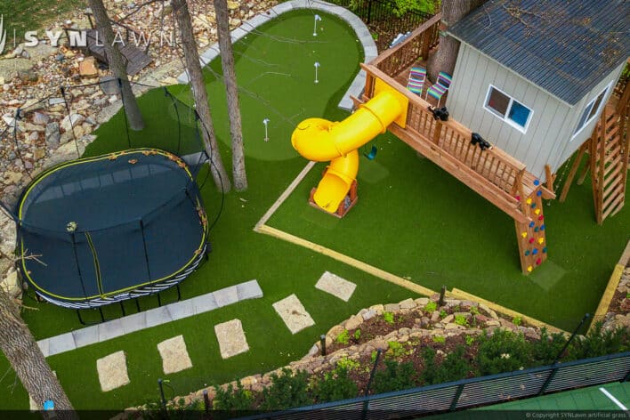 image of SYNLawn Montreal QB residential backyard treehouse trampoline