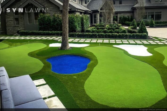 image of SYNLawn Montreal QB residential frontyard golf putting greens